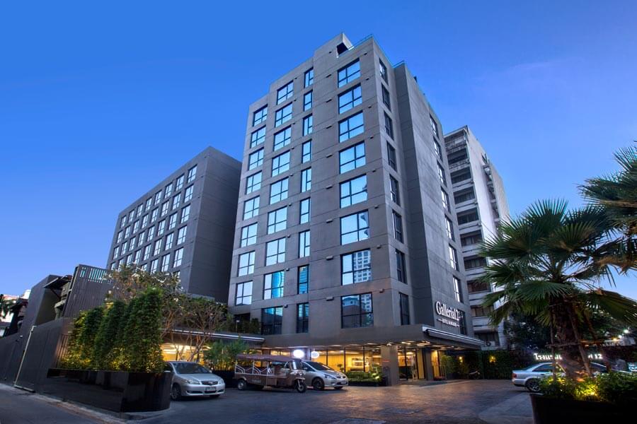 Exterior & Lobby