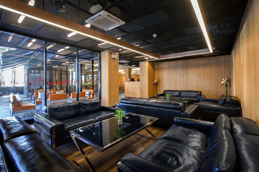 Exterior & Lobby